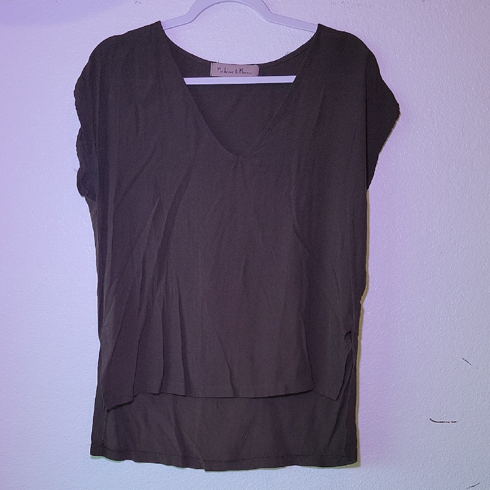 Madeline & Monroe Dark Olive Green V-Neck Top Sz M